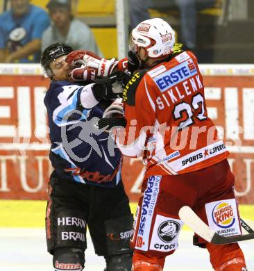 Eishockey Testspiel KAC gegen ERC Ingolstadt. Siklenka Mike (KAC), Prestin Ryan (ERC Ingolstadt). Klagenfurt, 28.8.2011.
Foto: Kuess 

---
pressefotos, pressefotografie, kuess, qs, qspictures, sport, bild, bilder, bilddatenbank