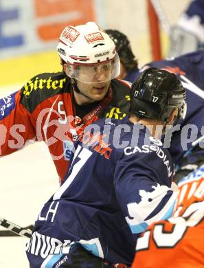 Eishockey Testspiel KAC gegen ERC Ingolstadt. Spurgeon Tyler (KAC), Jeremy Reich (ERC Ingolstadt). Klagenfurt, 28.8.2011.
Foto: Kuess 

---
pressefotos, pressefotografie, kuess, qs, qspictures, sport, bild, bilder, bilddatenbank