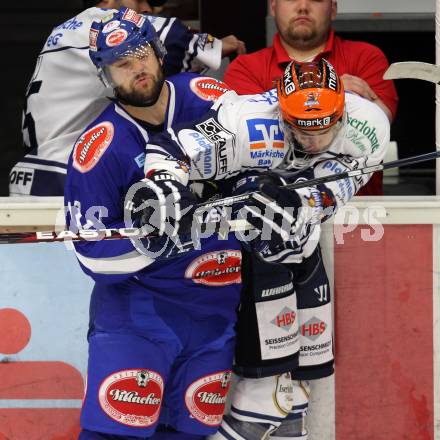 EBEL. Eishockey Bundesliga. EC Pasut VSV gegen Iserlohn Roosters. Craig Weller, (VSV), Thomas Holzmann  (Iserlohn Roosters). Villach, am 28.8.2011.
Foto: Kuess 


---
pressefotos, pressefotografie, kuess, qs, qspictures, sport, bild, bilder, bilddatenbank