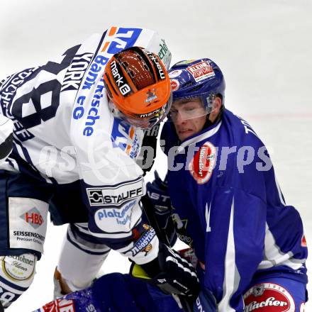 EBEL. Eishockey Bundesliga. EC Pasut VSV gegen Iserlohn Roosters. Nico Toff,  (VSV), Mike York (Iserlohn Roosters). Villach, am 28.8.2011.
Foto: Kuess 


---
pressefotos, pressefotografie, kuess, qs, qspictures, sport, bild, bilder, bilddatenbank