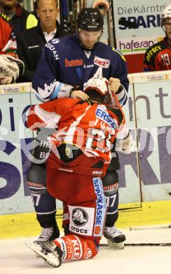 Eishockey Testspiel KAC gegen ERC Ingolstadt.  Furey Kirk (KAC), Jeremy Reich (ERC Ingolstadt). Klagenfurt, 28.8.2011.
Foto: Kuess 

---
pressefotos, pressefotografie, kuess, qs, qspictures, sport, bild, bilder, bilddatenbank