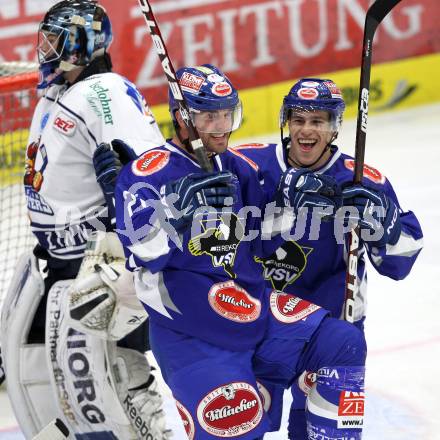 EBEL. Eishockey Bundesliga. EC Pasut VSV gegen Iserlohn Roosters. Torjubel Nicolas Petrik, Nico Toff. Villach, am 28.8.2011.
Foto: Kuess 


---
pressefotos, pressefotografie, kuess, qs, qspictures, sport, bild, bilder, bilddatenbank