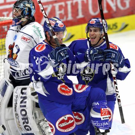 EBEL. Eishockey Bundesliga. EC Pasut VSV gegen Iserlohn Roosters. Torjubel Nicolas Petrik, Nico Toff (VSV). Villach, am 28.8.2011.
Foto: Kuess 


---
pressefotos, pressefotografie, kuess, qs, qspictures, sport, bild, bilder, bilddatenbank