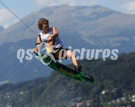 Wakeboard. Dominik Hernler. DÃ¶briach am MillstÃ¤tter See, am 28.8.2011.
Foto: Kuess 

---
pressefotos, pressefotografie, kuess, qs, qspictures, sport, bild, bilder, bilddatenbank