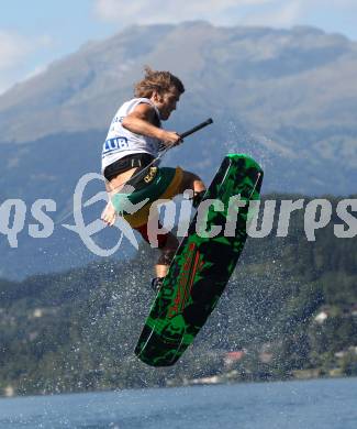 Wakeboard. Dominik Hernler. DÃ¶briach am MillstÃ¤tter See, am 28.8.2011.
Foto: Kuess 

---
pressefotos, pressefotografie, kuess, qs, qspictures, sport, bild, bilder, bilddatenbank