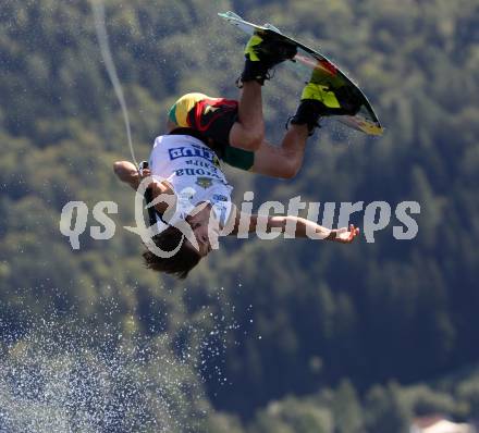 Wakeboard. Dominik Hernler. DÃ¶briach am MillstÃ¤tter See, am 28.8.2011.
Foto: Kuess 

---
pressefotos, pressefotografie, kuess, qs, qspictures, sport, bild, bilder, bilddatenbank