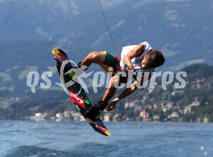 Wakeboard. Dominik Hernler. DÃ¶briach am MillstÃ¤tter See, am 28.8.2011.
Foto: Kuess 

---
pressefotos, pressefotografie, kuess, qs, qspictures, sport, bild, bilder, bilddatenbank