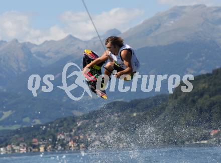 Wakeboard. Dominik Hernler. DÃ¶briach am MillstÃ¤tter See, am 28.8.2011.
Foto: Kuess 

---
pressefotos, pressefotografie, kuess, qs, qspictures, sport, bild, bilder, bilddatenbank