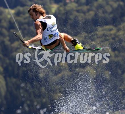 Wakeboard. Dominik Hernler. DÃ¶briach am MillstÃ¤tter See, am 28.8.2011.
Foto: Kuess 

---
pressefotos, pressefotografie, kuess, qs, qspictures, sport, bild, bilder, bilddatenbank