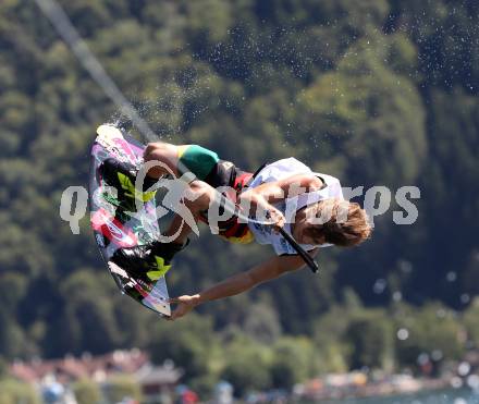 Wakeboard. Dominik Hernler. DÃ¶briach am MillstÃ¤tter See, am 28.8.2011.
Foto: Kuess 

---
pressefotos, pressefotografie, kuess, qs, qspictures, sport, bild, bilder, bilddatenbank