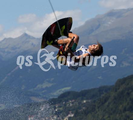 Wakeboard. Dominik Hernler. Doebriach am Millstaetter See, am 28.8.2011.
Foto: Kuess
---
pressefotos, pressefotografie, kuess, qs, qspictures, sport, bild, bilder, bilddatenbank