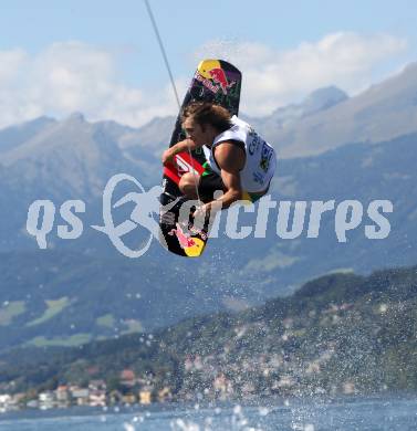 Wakeboard. Dominik Hernler. DÃ¶briach am MillstÃ¤tter See, am 28.8.2011.
Foto: Kuess 

---
pressefotos, pressefotografie, kuess, qs, qspictures, sport, bild, bilder, bilddatenbank