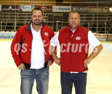 Eishockey. KAC. Mannschaftsfototermin. Mario Winkler, Erich Poecheim. Klagenfurt, 26.8.2011.
Foto: Kuess
---
pressefotos, pressefotografie, kuess, qs, qspictures, sport, bild, bilder, bilddatenbank
