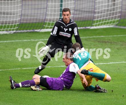 Fussball Regionalliga. SK Austria Klagenfurt gegen Voecklamarkt. Stefan Korepp (Austria), Manuel Harrant, Thomas Laganda  (Voecklamarkt). Klagenfurt, am 2.9.2011.
Foto: Kuess
---
pressefotos, pressefotografie, kuess, qs, qspictures, sport, bild, bilder, bilddatenbank