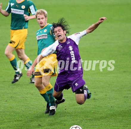 Fussball Regionalliga. SK Austria Klagenfurt gegen Voecklamarkt. Almedin Hota (Austria), Markus Lexl  (Voecklamarkt). Klagenfurt, am 2.9.2011.
Foto: Kuess
---
pressefotos, pressefotografie, kuess, qs, qspictures, sport, bild, bilder, bilddatenbank