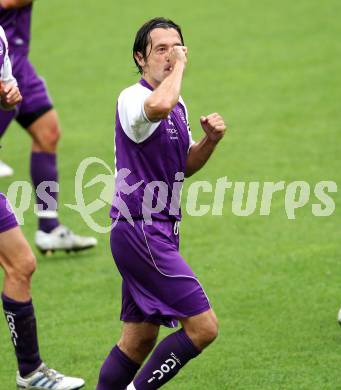 Fussball Regionalliga. SK Austria Klagenfurt gegen Voecklamarkt. Torjubel Almedin Hota (Austria). Klagenfurt, am 2.9.2011.
Foto: Kuess
---
pressefotos, pressefotografie, kuess, qs, qspictures, sport, bild, bilder, bilddatenbank