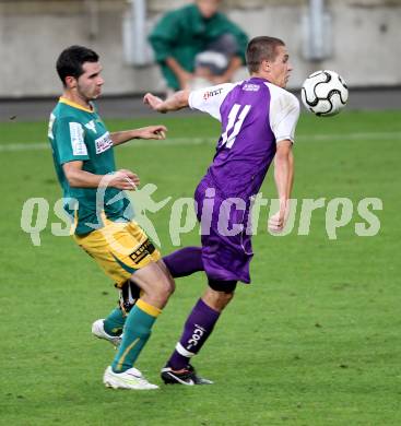 Fussball Regionalliga. SK Austria Klagenfurt gegen Voecklamarkt. Stefan Korepp (Austria), Stefan Sammer (Voecklamarkt). Klagenfurt, am 2.9.2011.
Foto: Kuess
---
pressefotos, pressefotografie, kuess, qs, qspictures, sport, bild, bilder, bilddatenbank