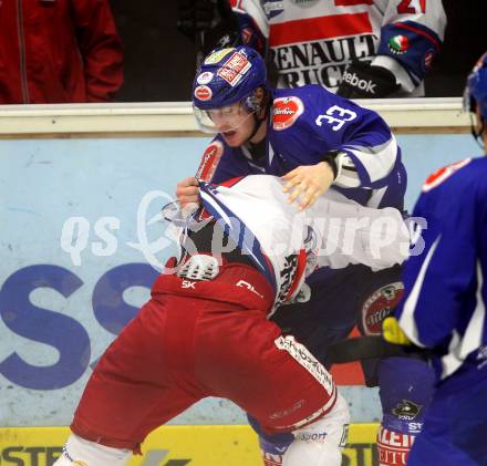 EBEL. Eishockey Bundesliga. EC Pasut VSV gegen Ritten Sport Bozen.  Rauferei, Schlaegerei, Andreas Wiedergut, (VSV), Matteo Ramsom (Ritten Sport Bozen). Villach, am 4.9.2011.
Foto: Kuess 


---
pressefotos, pressefotografie, kuess, qs, qspictures, sport, bild, bilder, bilddatenbank