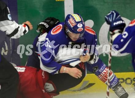 EBEL. Eishockey Bundesliga. EC Pasut VSV gegen Ritten Sport Bozen.  Rauferei, Schlaegerei, Andreas Wiedergut, (VSV), Matteo Ramsom (Ritten Sport Bozen). Villach, am 4.9.2011.
Foto: Kuess 


---
pressefotos, pressefotografie, kuess, qs, qspictures, sport, bild, bilder, bilddatenbank