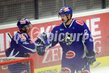 EBEL. Eishockey Bundesliga. EC Pasut VSV gegen Ritten Sport Bozen.  Torjubel Marco Pewal, Craig Weller (VSV). Villach, am 4.9.2011.
Foto: Kuess 


---
pressefotos, pressefotografie, kuess, qs, qspictures, sport, bild, bilder, bilddatenbank