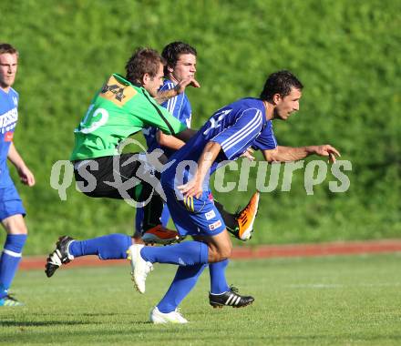 Fussball Kaerntner Liga. Voelkermarkt gegen Hermagor. Christopher Sauerschnig (Voelkermarkt), Fuad Gazibegovic (Hermagor). Voelkermarkt, am 3.9.2011.
Foto: Kuess
---
pressefotos, pressefotografie, kuess, qs, qspictures, sport, bild, bilder, bilddatenbank