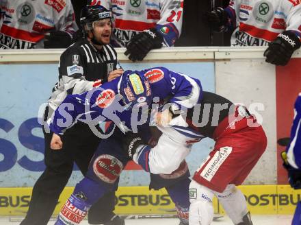 EBEL. Eishockey Bundesliga. EC Pasut VSV gegen Ritten Sport Bozen.  Rauferei, Schlaegerei, Andreas Wiedergut, (VSV), Matteo Ramsom (Ritten Sport Bozen). Villach, am 4.9.2011.
Foto: Kuess 


---
pressefotos, pressefotografie, kuess, qs, qspictures, sport, bild, bilder, bilddatenbank