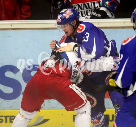 EBEL. Eishockey Bundesliga. EC Pasut VSV gegen Ritten Sport Bozen.  Rauferei, Schlaegerei, Andreas Wiedergut, (VSV), Matteo Ramsom (Ritten Sport Bozen). Villach, am 4.9.2011.
Foto: Kuess 


---
pressefotos, pressefotografie, kuess, qs, qspictures, sport, bild, bilder, bilddatenbank