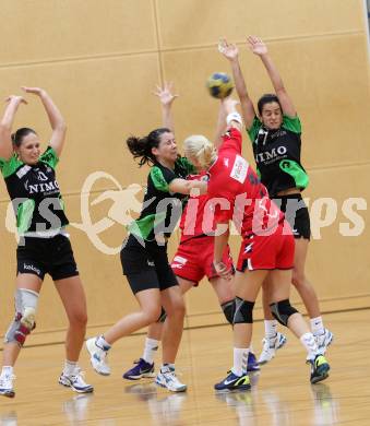 Handball Testspiel. SG Witasek Feldkirchen gegen Celje (SLO). Katja Jamnik, Maria Eugenia Musalem (Feldkirchen). Feldkirchen, 31.8.2011.
Foto: Kuess

---
pressefotos, pressefotografie, kuess, qs, qspictures, sport, bild, bilder, bilddatenbank