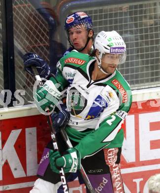 EBEL. Eishockey Bundesliga. EC Rekord Fenster VSV gegen HDD TILIA Olimpija Ljubljana. Marco Pewal,  (VSV), Brad Cole (Laibach). Villach, am 9.9.2011.
Foto: Kuess 


---
pressefotos, pressefotografie, kuess, qs, qspictures, sport, bild, bilder, bilddatenbank