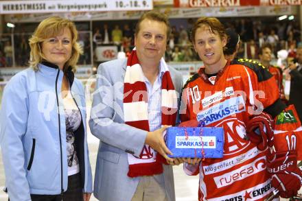 EBEL. Eishockey Bundesliga.  KAC gegen EC Red Bull Salzburg. Spieler des Abends, SCOFIELD Tyler (KAC). Klagenfurt, 9.9.2011.
Foto: Kuess 

---
pressefotos, pressefotografie, kuess, qs, qspictures, sport, bild, bilder, bilddatenbank