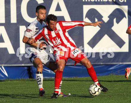 Fussball Regionalliga. SAK gegen GAK. Murat Veliu (SAK), Roland Kollmann (GAK). Klagenfurt, am 10.11.2011.
Foto: Kuess
---
pressefotos, pressefotografie, kuess, qs, qspictures, sport, bild, bilder, bilddatenbank