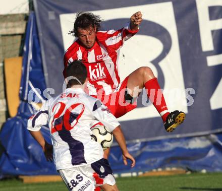 Fussball Regionalliga. SAK gegen GAK. Marco Koller (SAK), Roland Kollmann (GAK). Klagenfurt, am 10.11.2011.
Foto: Kuess
---
pressefotos, pressefotografie, kuess, qs, qspictures, sport, bild, bilder, bilddatenbank