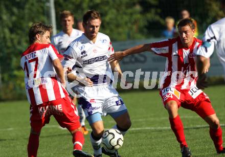 Fussball Regionalliga. SAK gegen GAK. Darijo Biscan (SAK), Stefan Nutz, Stefan Kammerhofer (GAK). Klagenfurt, am 10.11.2011.
Foto: Kuess
---
pressefotos, pressefotografie, kuess, qs, qspictures, sport, bild, bilder, bilddatenbank