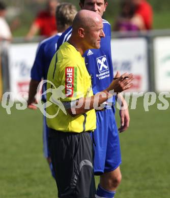 Fussball Kaerntner Liga. SVG Bleiburg gegen Ruden.  Schiedsrichter Richard Strauss. Bleiburg, am 11.9.2011.
Foto: Kuess
---
pressefotos, pressefotografie, kuess, qs, qspictures, sport, bild, bilder, bilddatenbank