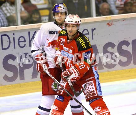 EBEL. Eishockey Bundesliga.  KAC gegen EC Red Bull Salzburg. Lammers John (KAC), Pallestrang Alexander (Salzburg). Klagenfurt, 9.9.2011.
Foto: Kuess 

---
pressefotos, pressefotografie, kuess, qs, qspictures, sport, bild, bilder, bilddatenbank