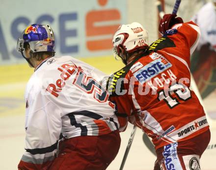 EBEL. Eishockey Bundesliga.  KAC gegen EC Red Bull Salzburg. Koch Thomas (KAC), Raffl Thomas (Salzburg). Klagenfurt, 9.9.2011.
Foto: Kuess 

---
pressefotos, pressefotografie, kuess, qs, qspictures, sport, bild, bilder, bilddatenbank