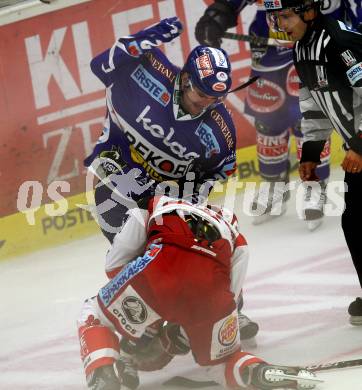 EBEL. Eishockey Bundesliga. EC Rekord Fenster VSV gegen EC KAC. Kevin Mitchell,  (VSV), Raphael Herburger (KAC). Villach, am 18.9.2011.
Foto: Kuess 


---
pressefotos, pressefotografie, kuess, qs, qspictures, sport, bild, bilder, bilddatenbank