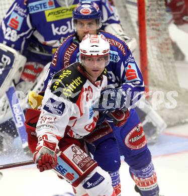 EBEL. Eishockey Bundesliga. EC Rekord Fenster VSV gegen EC KAC. Greg Kuznik,  (VSV), John Lammers (KAC). Villach, am 18.9.2011.
Foto: Kuess 


---
pressefotos, pressefotografie, kuess, qs, qspictures, sport, bild, bilder, bilddatenbank