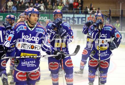 EBEL. Eishockey Bundesliga. EC Rekord Fenster VSV gegen EC KAC.  enttaeuschte VSV Spieler. Villach, am 18.9.2011.
Foto: Kuess 


---
pressefotos, pressefotografie, kuess, qs, qspictures, sport, bild, bilder, bilddatenbank