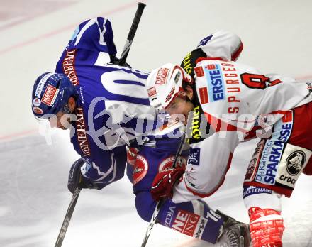 EBEL. Eishockey Bundesliga. EC Rekord Fenster VSV gegen EC KAC. Derek Damon,  (VSV), Tyler Spurgeon (KAC). Villach, am 18.9.2011.
Foto: Kuess 


---
pressefotos, pressefotografie, kuess, qs, qspictures, sport, bild, bilder, bilddatenbank