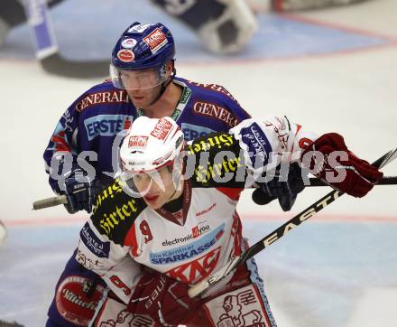 EBEL. Eishockey Bundesliga. EC Rekord Fenster VSV gegen EC KAC. Lynn Loyns,  (VSV), Tyler Spurgeon (KAC). Villach, am 18.9.2011.
Foto: Kuess 


---
pressefotos, pressefotografie, kuess, qs, qspictures, sport, bild, bilder, bilddatenbank