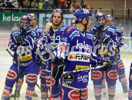 EBEL. Eishockey Bundesliga. EC Rekord Fenster VSV gegen EC KAC. enttaeuschte VSV Spieler. Villach, am 18.9.2011.
Foto: Kuess 


---
pressefotos, pressefotografie, kuess, qs, qspictures, sport, bild, bilder, bilddatenbank