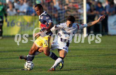 Fussball. OEFB Cup. SAK gegen Red Bull Salzburg. Thomas Riedl,  (SAK), Santiago Leonardo Vitor (Salzburg). Klagenfurt, 21.9.2011.
Foto: Kuess
---
pressefotos, pressefotografie, kuess, qs, qspictures, sport, bild, bilder, bilddatenbank