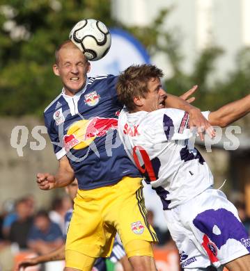 Fussball. OEFB Cup. SAK gegen Red Bull Salzburg.  Grega Triplat, (SAK), Petri Makael Pasanen (Salzburg). Klagenfurt, 21.9.2011.
Foto: Kuess
---
pressefotos, pressefotografie, kuess, qs, qspictures, sport, bild, bilder, bilddatenbank