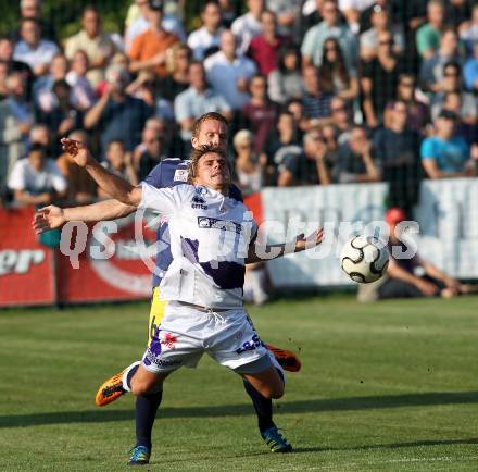 Fussball. OEFB Cup. SAK gegen Red Bull Salzburg. Grega Triplat, (SAK), Christian Schwegler (Salzburg). Klagenfurt, 21.9.2011.
Foto: Kuess
---
pressefotos, pressefotografie, kuess, qs, qspictures, sport, bild, bilder, bilddatenbank