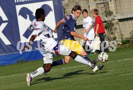 Fussball. OEFB Cup. SAK gegen Red Bull Salzburg. Christian Makanda Mpaka,  (SAK), Christoph Leitgeb (Salzburg). Klagenfurt, 21.9.2011.
Foto: Kuess
---
pressefotos, pressefotografie, kuess, qs, qspictures, sport, bild, bilder, bilddatenbank