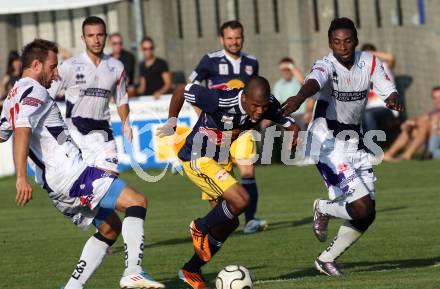 Fussball. OEFB Cup. SAK gegen Red Bull Salzburg. Florian Oberrisser, Christian Makanda Mpaka, (SAK), Da Silva Antonio Alex Rafael (Salzburg). Klagenfurt, 21.9.2011.
Foto: Kuess
---
pressefotos, pressefotografie, kuess, qs, qspictures, sport, bild, bilder, bilddatenbank