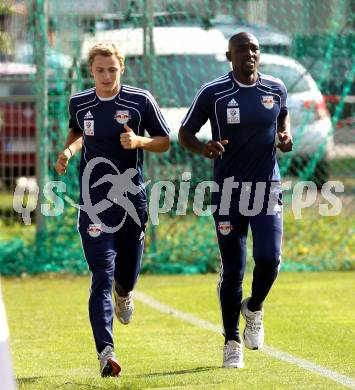 Fussball. OEFB Cup. SAK gegen Red Bull Salzburg.  Stefan Hierlaender Ibrahim Sekagya (Salzburg). Klagenfurt, 21.9.2011.
Foto: Kuess
---
pressefotos, pressefotografie, kuess, qs, qspictures, sport, bild, bilder, bilddatenbank