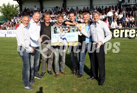 Fussball. OEFB Cup. SAK gegen Red Bull Salzburg. Verabschiedung Christian Kraiger. Juergen Pfeiler, Franz Wieser, Heimo Pfeifenberger, Christian Kraiger, Igor Ogris, Marko Wieser, Peter Kaiser. Klagenfurt, 21.9.2011.
Foto: Kuess
---
pressefotos, pressefotografie, kuess, qs, qspictures, sport, bild, bilder, bilddatenbank