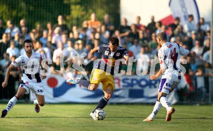 Fussball. OEFB Cup. SAK gegen Red Bull Salzburg. Murat Veliu, Christian Dlopst,  (SAK), Roman Wallner (Salzburg). Klagenfurt, 21.9.2011.
Foto: Kuess
---
pressefotos, pressefotografie, kuess, qs, qspictures, sport, bild, bilder, bilddatenbank